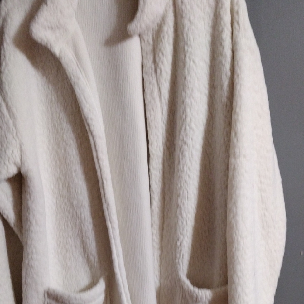 Women's White Sherpa Jacket - Picture 4 of 4